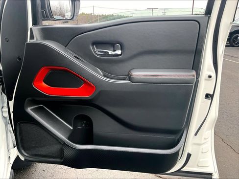 Used 2024 Nissan Frontier PRO-4X w/ Pro Convenience Package image 12