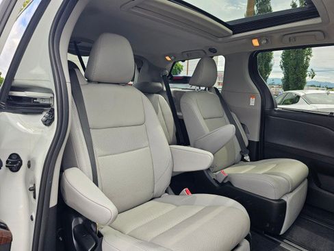 Used 2020 Toyota Sienna Limited FWD image 14