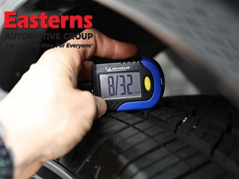 Used 2024 Nissan Armada SL w/ Captain's Chairs Package image 31