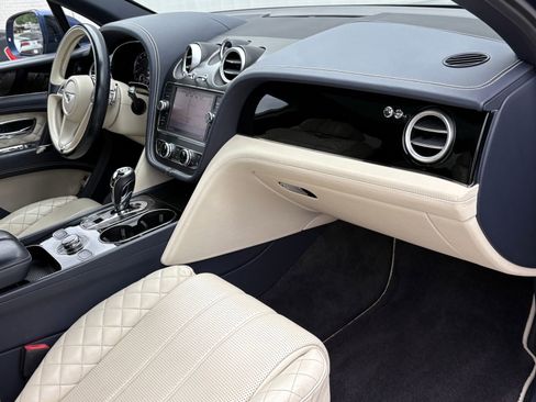 Used 2019 Bentley Bentayga AWD/4WD image 46