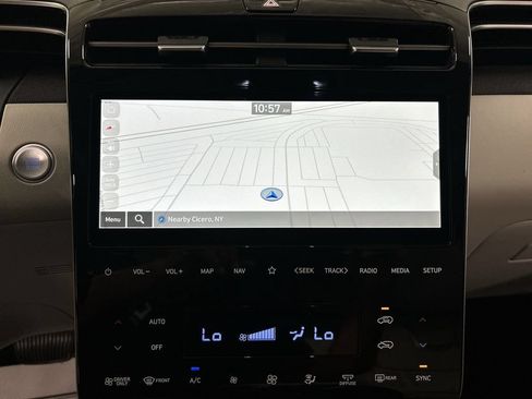 Used 2024 Hyundai Tucson Limited AWD/4WD image 16
