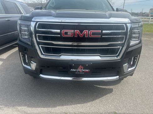 Used 2023 GMC Yukon XL SLT AWD/4WD image 12