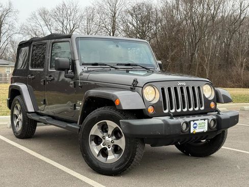 Used 2016 Jeep Wrangler Unlimited Sahara w/ Dual Top Group image 3