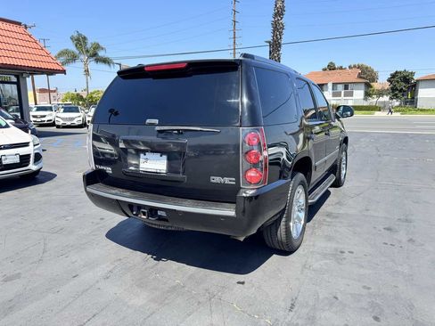 Used 2011 GMC Yukon Denali RWD image 5