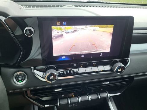 Used 2023 Chevrolet Colorado LT w/ LT Convenience Package AWD/4WD image 15