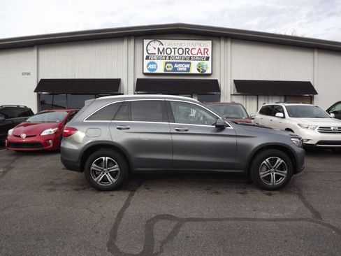 Used 2018 Mercedes-Benz GLC 300 4MATIC image 6