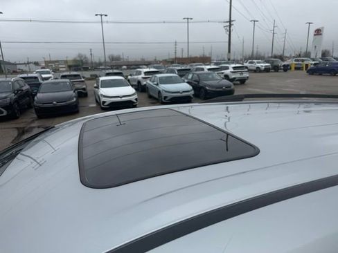 Used 2022 Toyota Sienna XSE image 9