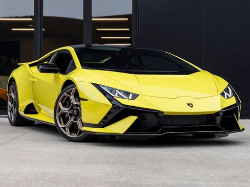 Used 2023 Lamborghini Huracan Tecnica RWD image 2
