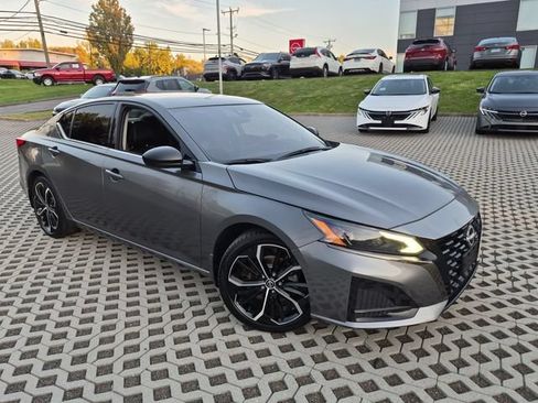 Used 2023 Nissan Altima 2.5 SR FWD image 1