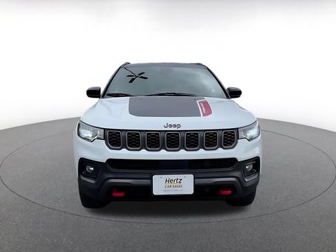 Used 2025 Jeep Compass Trailhawk AWD/4WD image 4