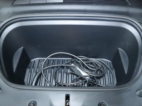 Used 2021 Tesla Model Y Long Range image 32