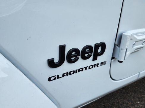 New 2025 Jeep Gladiator Sport image 29