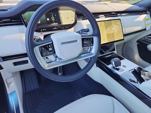 New 2025 Land Rover Range Rover SE image 15