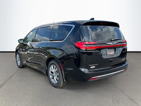 New 2026 Chrysler Pacifica Limited FWD image 5