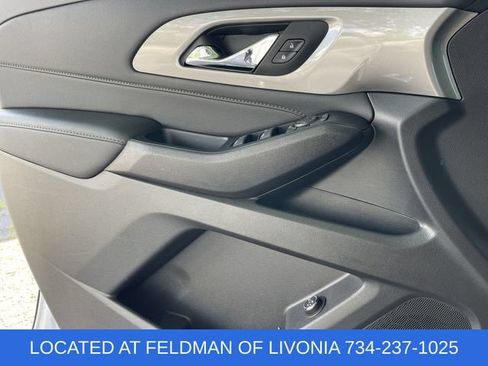 Used 2023 Chevrolet Traverse LT FWD image 21