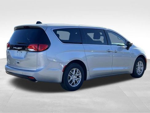 New 2026 Chrysler Voyager LX image 7
