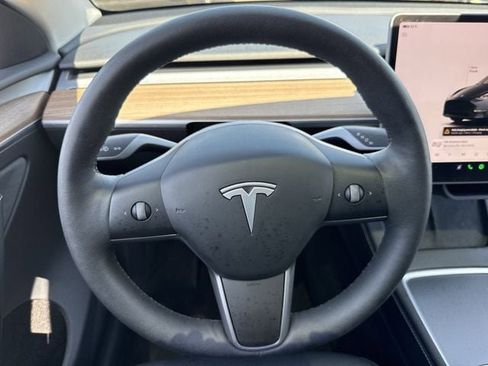 Used 2025 Tesla Model Y Performance image 13