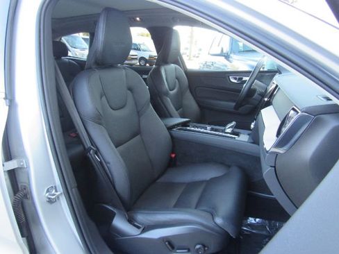 Used 2020 Volvo XC60 T8 Inscription image 24