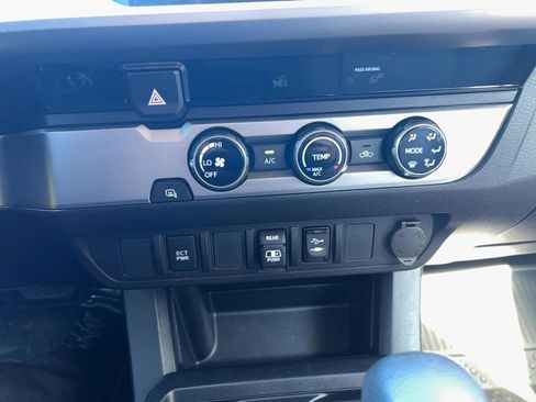 Used 2018 Toyota Tacoma SR5 image 8