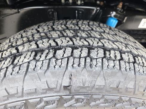 Used 2023 Toyota Tacoma TRD Off-Road w/ Black Out Package (TMS) image 11