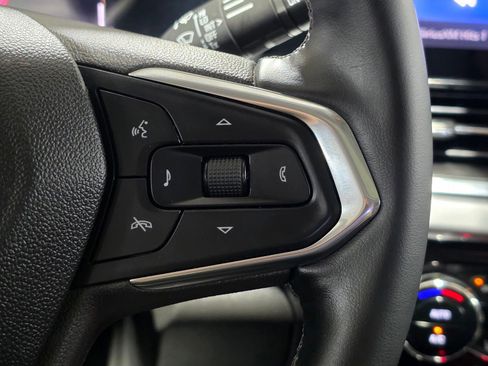 Used 2024 Chevrolet Trax LT w/ Sunroof Package image 32