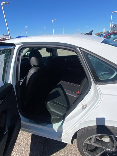 Used 2020 Volkswagen Passat 2.0T R-Line FWD image 10