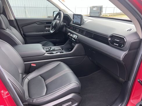 Certified 2025 Honda Pilot Touring image 32