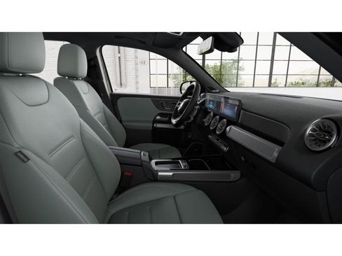 Used 2025 Mercedes-Benz GLB 35 AMG 4MATIC image 4