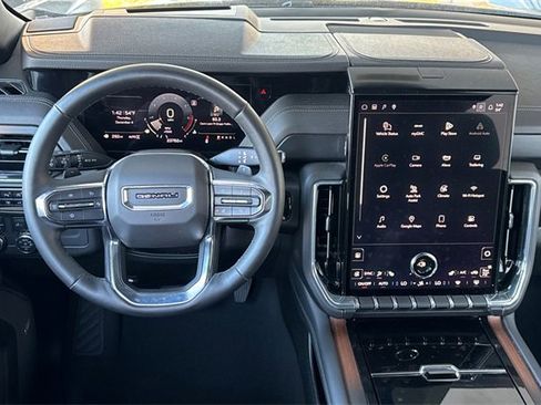 Used 2025 GMC Yukon XL Denali image 14