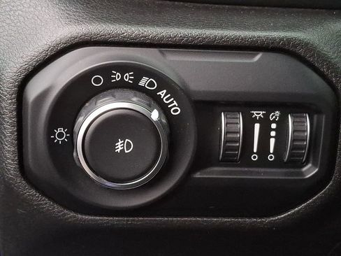 Used 2020 Jeep Wrangler Unlimited Sahara image 23