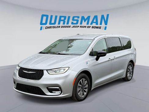 Used 2024 Chrysler Pacifica Limited FWD image 5