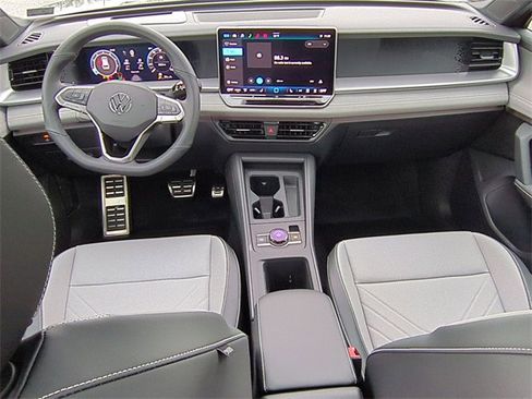 New 2026 Volkswagen Tiguan SE R-Line image 17