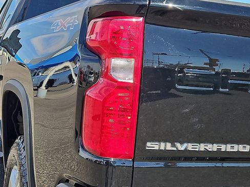 Used 2025 Chevrolet Silverado 2500 LT w/ Convenience Package image 9