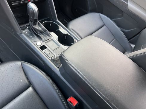 Used 2022 Volkswagen Atlas Cross Sport SE image 19