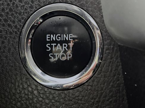 Used 2019 Toyota Highlander Limited image 23