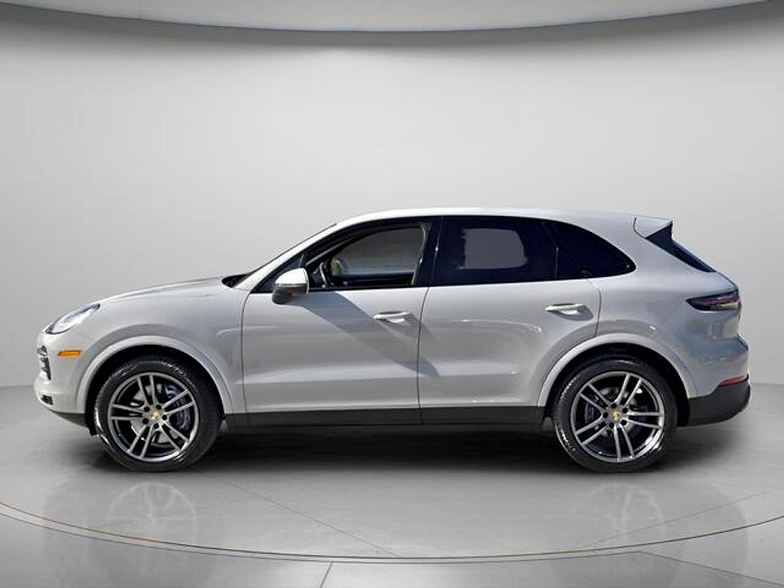 Used 2021 Porsche Cayenne AWD/4WD image 3
