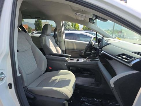 Used 2024 Toyota Sienna LE AWD/4WD image 9