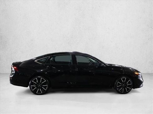 Used 2023 Honda Accord Touring image 4