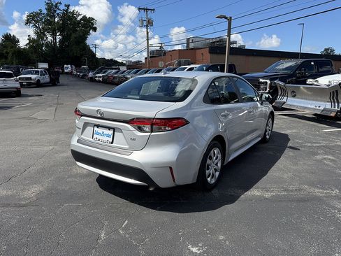 Used 2022 Toyota Corolla LE w/ Carpet Mat Package (TMS) FWD image 7