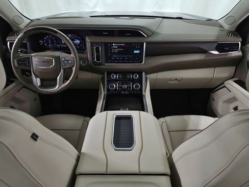 Used 2023 GMC Yukon Denali w/ Advanced Technology Package image 12