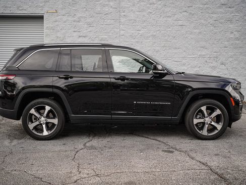 Used 2023 Jeep Grand Cherokee 4WD 4xe w/ Luxury Tech Group II image 18