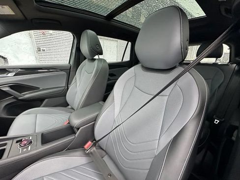 Certified 2025 Volkswagen Tiguan SE R-Line AWD/4WD image 26