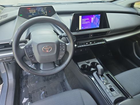 Used 2024 Toyota Prius LE FWD image 15