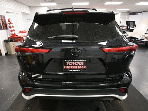 Used 2023 Toyota Highlander XSE image 7