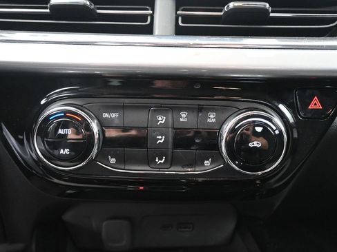 Used 2025 Chevrolet Trax LT w/ LT Convenience Package image 31