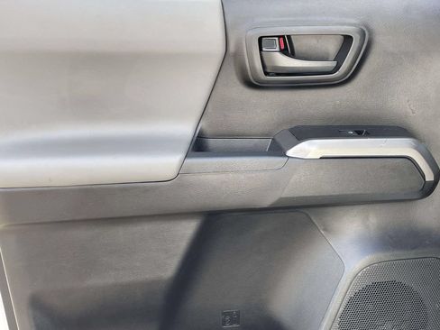 Used 2022 Toyota Tacoma SR5 w/ Technology Package RWD image 9