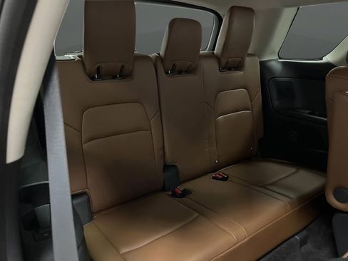 Used 2023 Nissan Pathfinder Platinum image 34