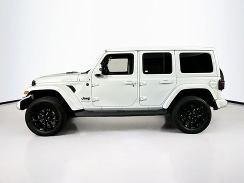 Used 2023 Jeep Wrangler Unlimited Sahara AWD/4WD image 8