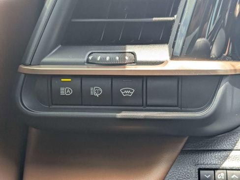 Used 2025 Toyota Crown Signia AWD/4WD image 31