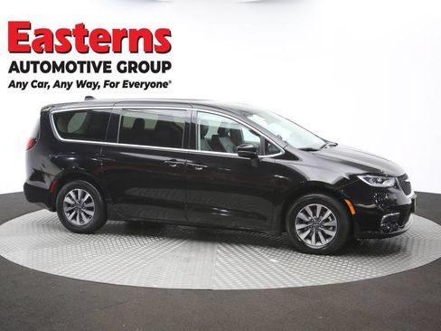 Used 2024 Chrysler Pacifica Limited FWD image 47